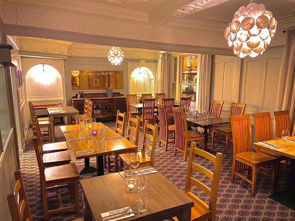 The White Hart 호텔 Whitchurch  외부 사진